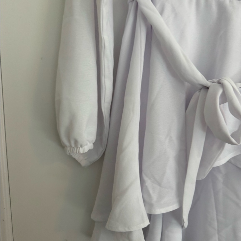 Cosonen Long Sleeve V-Neck Dress - Never Worn - Picture 7 of 12